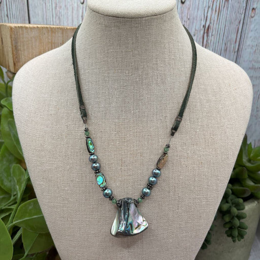 Shell Pendant Necklace