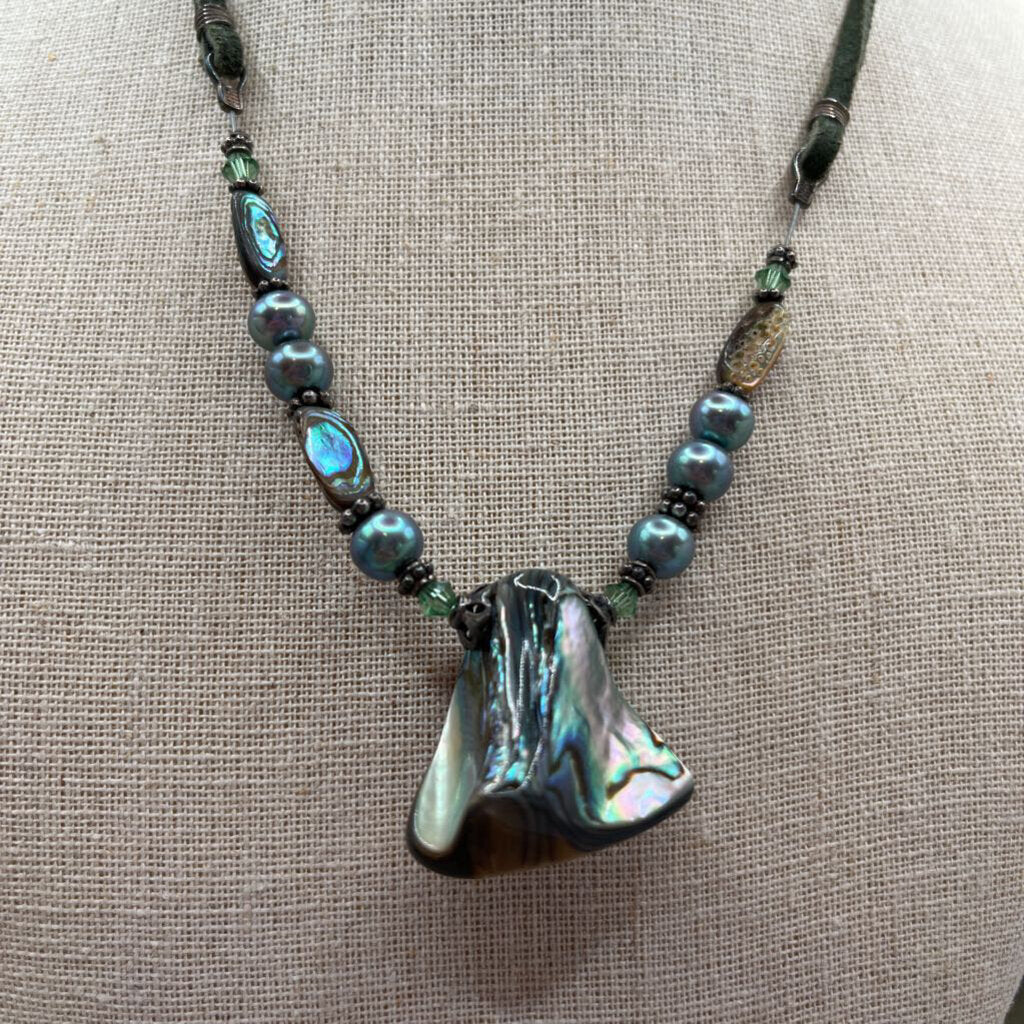 Shell Pendant Necklace