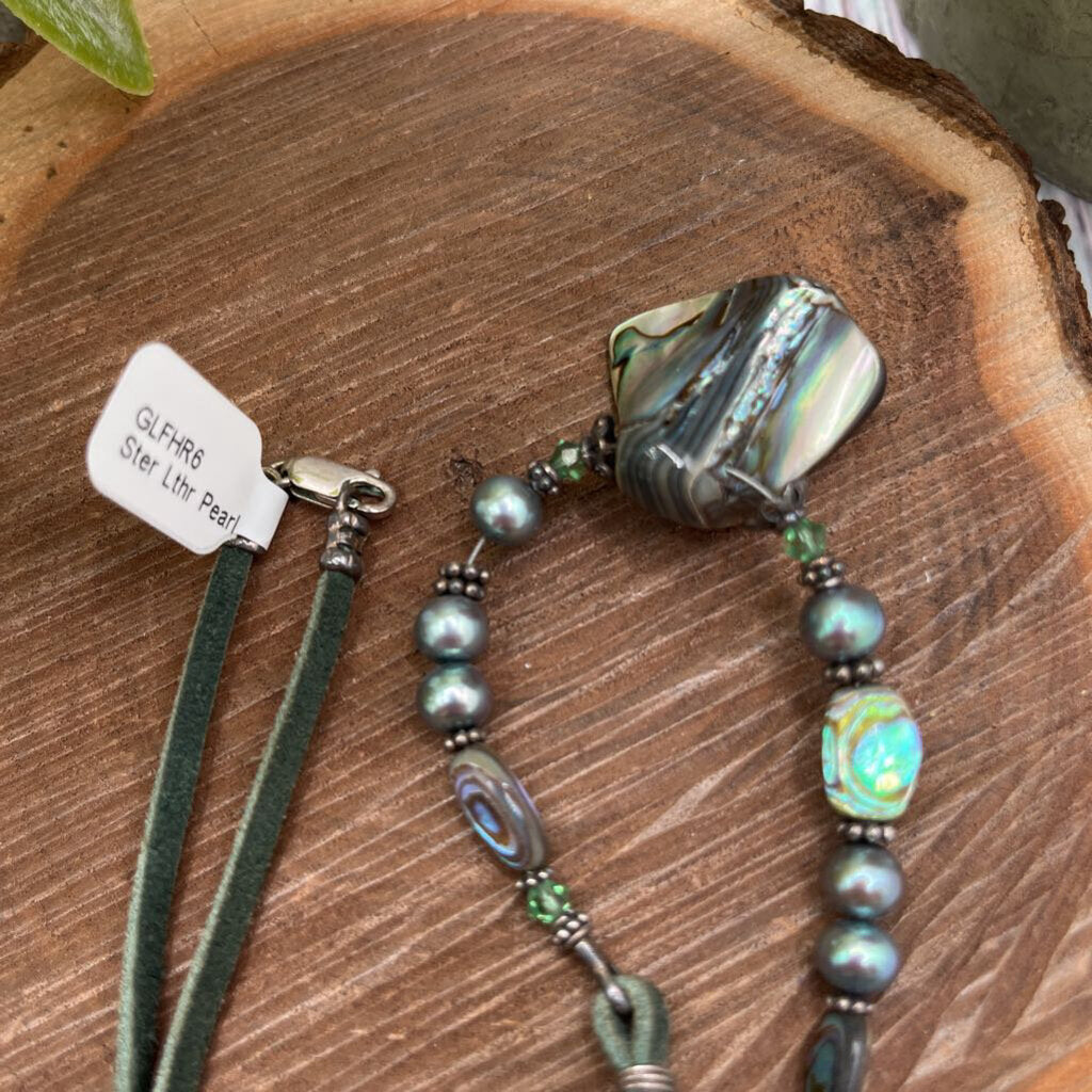 Shell Pendant Necklace
