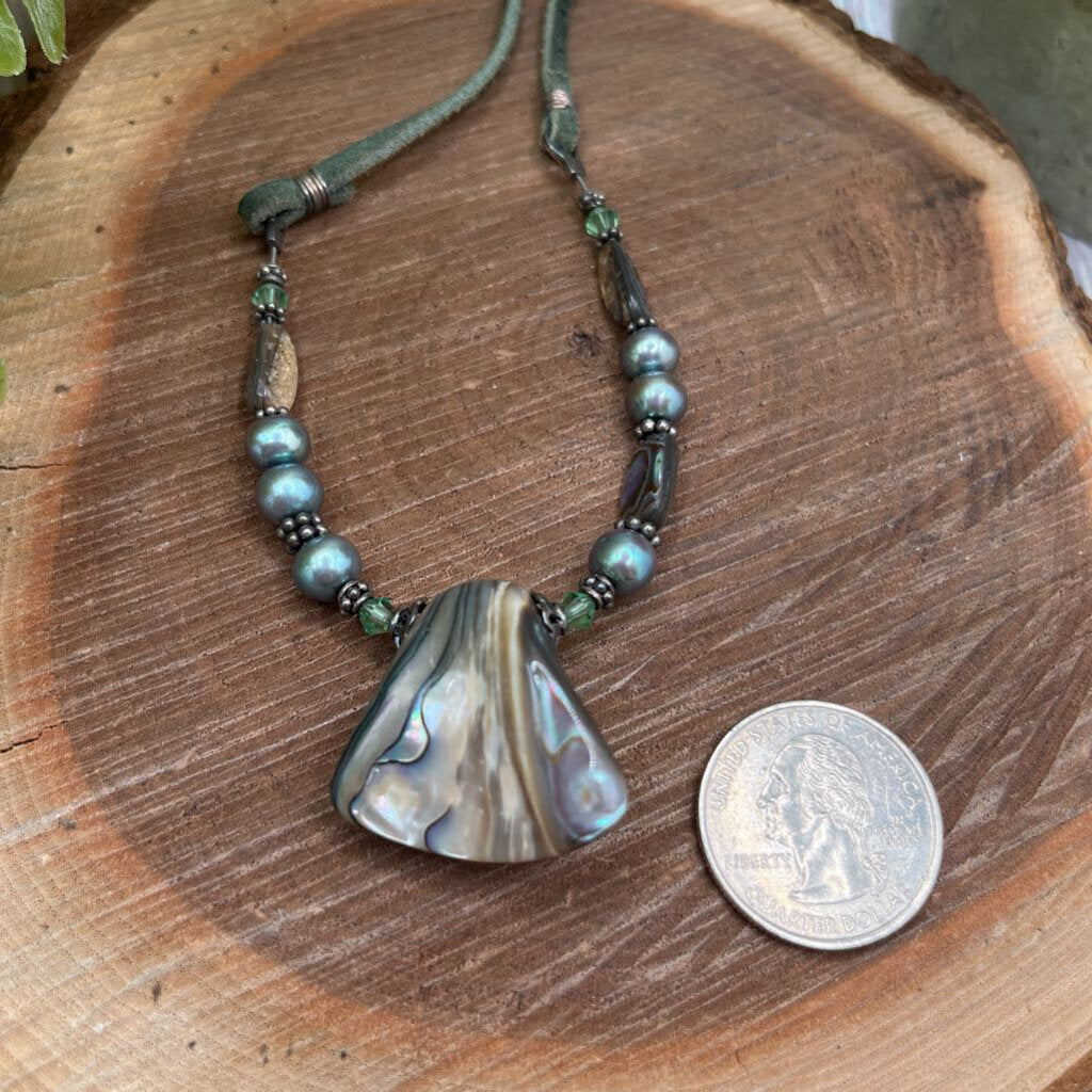 Shell Pendant Necklace