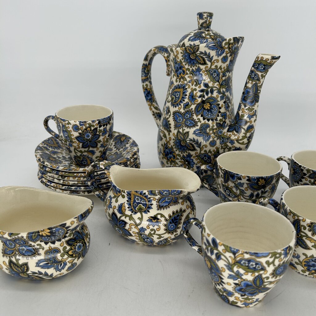 VTG Lakpigan Floral Tea Set