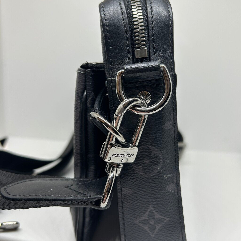 Louis Vuitton Trio Messenger Crossbody
