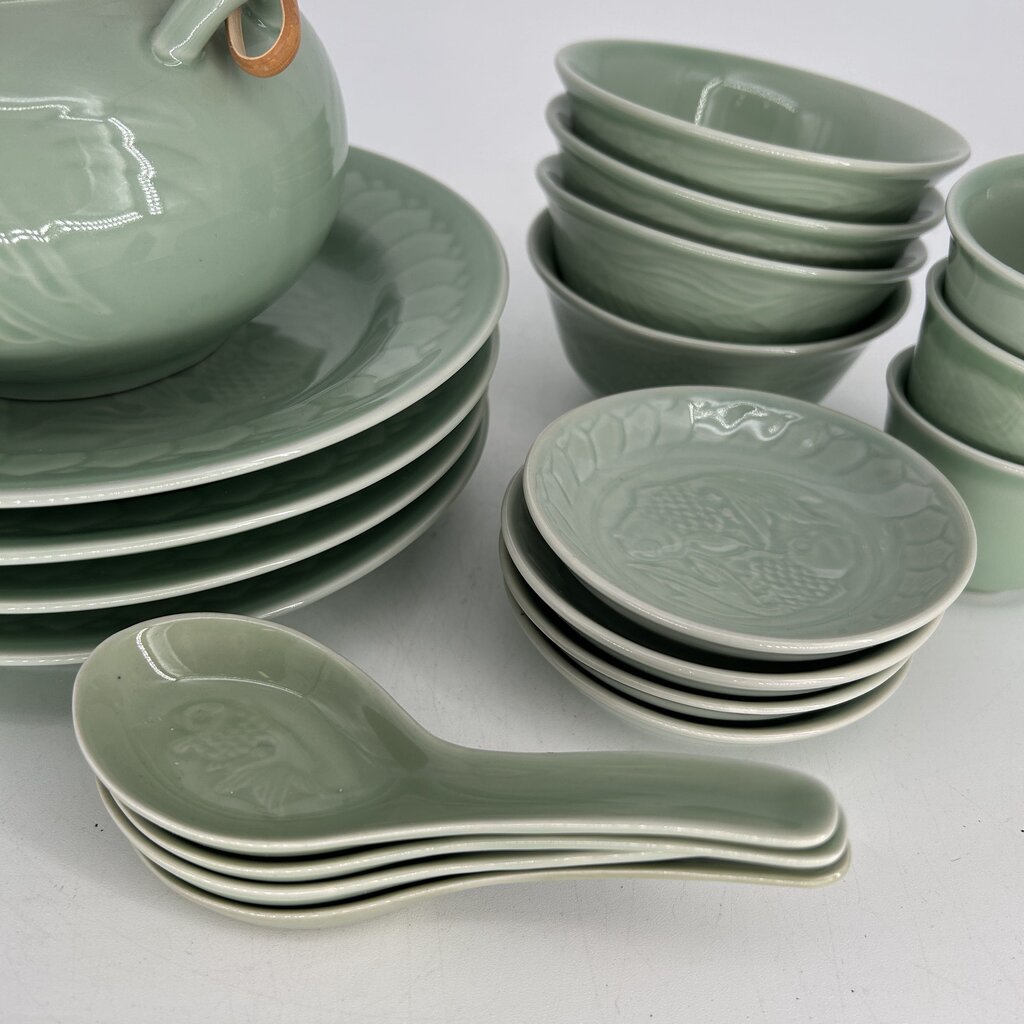 Lillian Vernon Dish Set