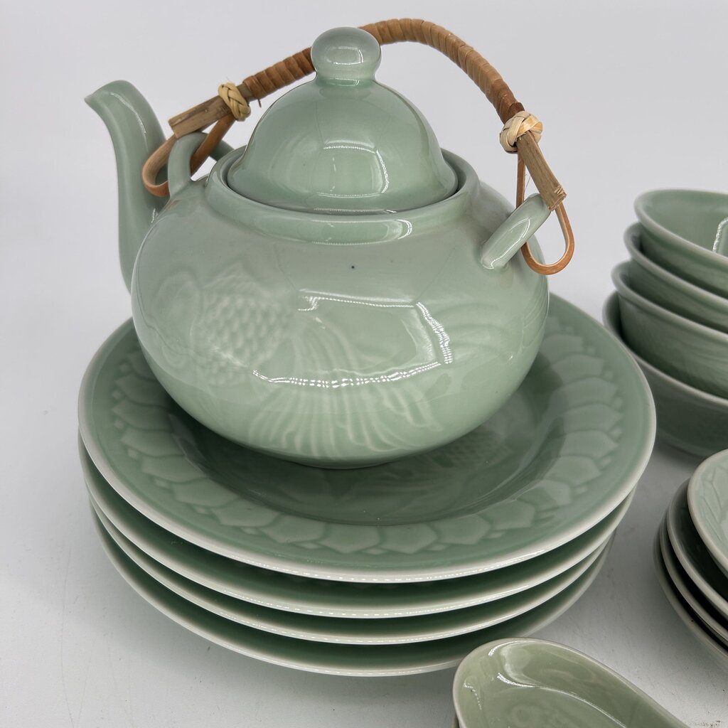 Lillian Vernon Dish Set
