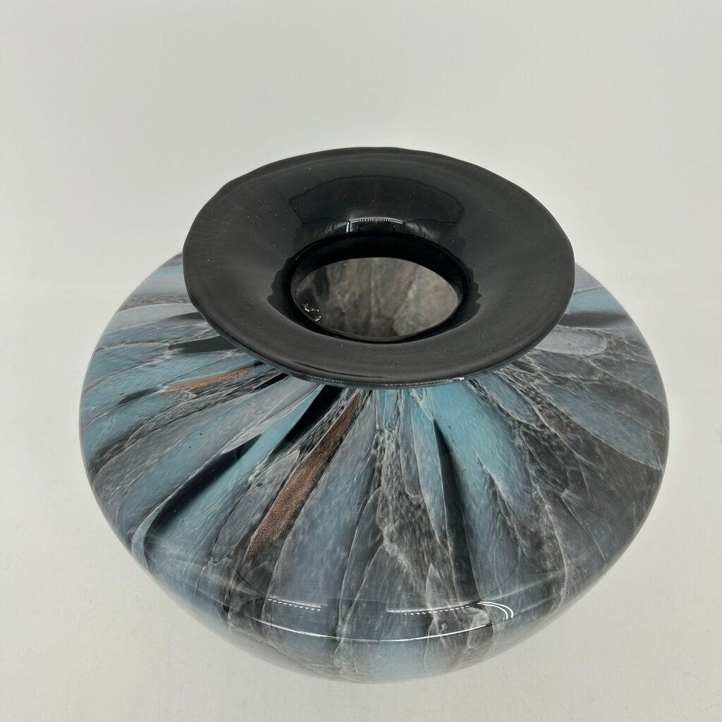 Round Swirl Design Vase