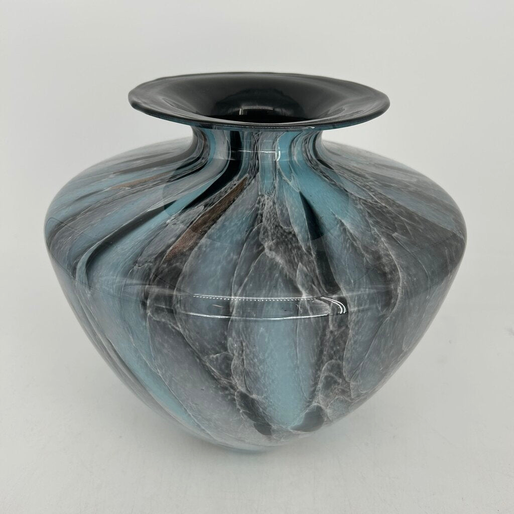 Round Swirl Design Vase