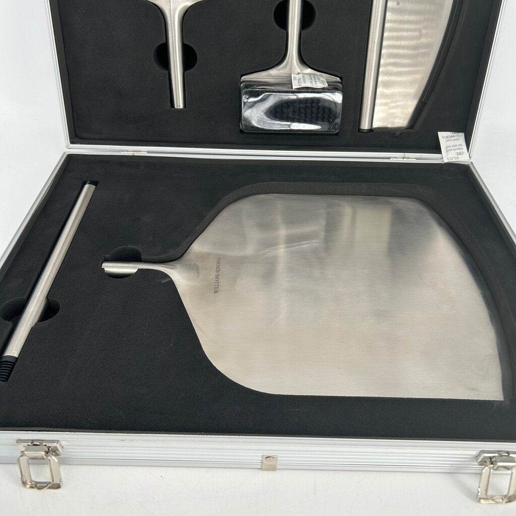 Williams Sonoma Pizza Cook Kit