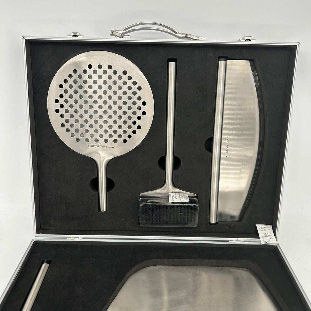 Williams Sonoma Pizza Cook Kit