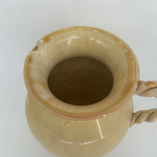 Pitcher w Twisted Handle