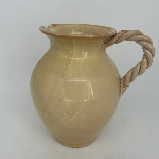 Pitcher w Twisted Handle