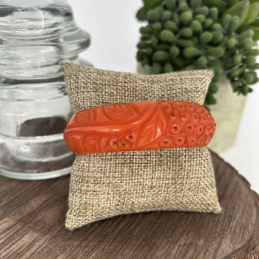 Vintage Bakelite Bangle