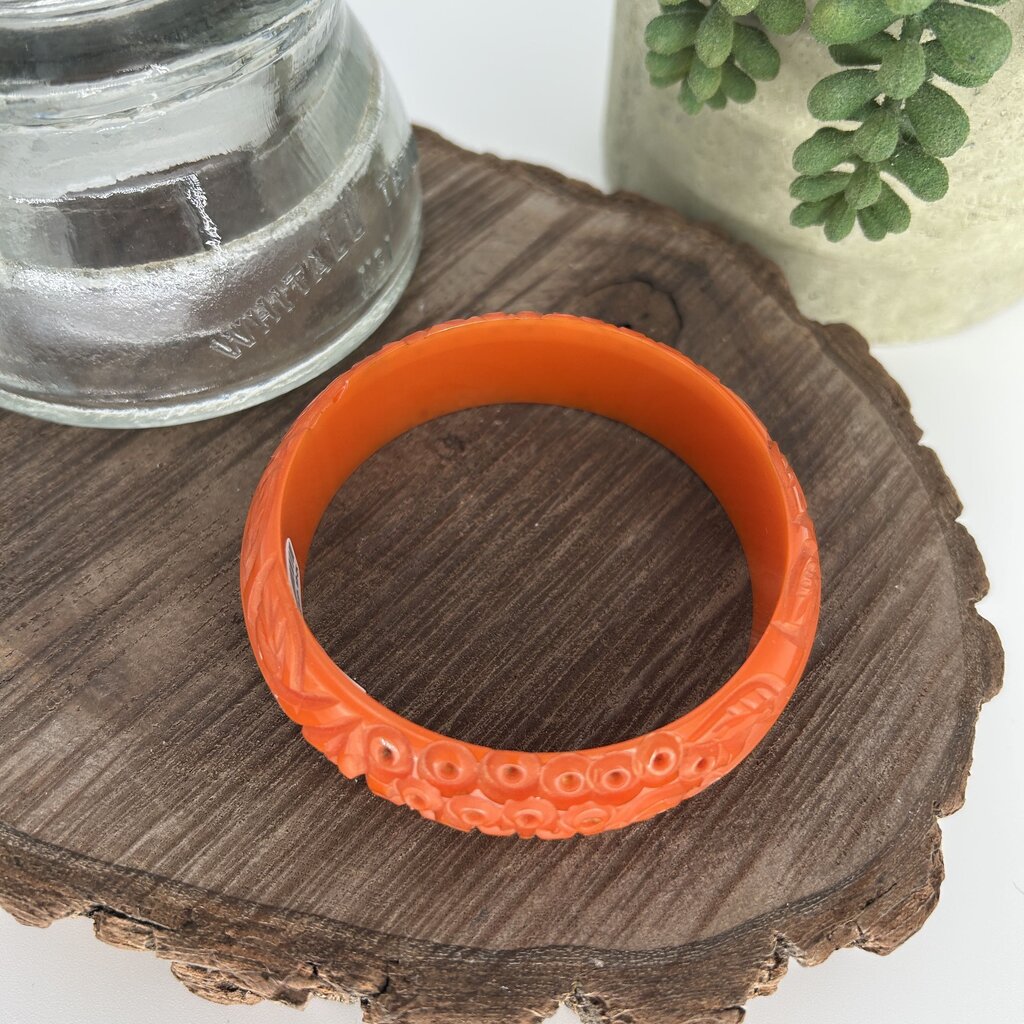Vintage Bakelite Bangle