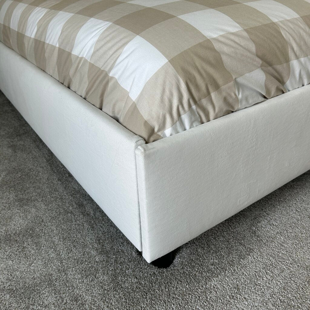 Full Size Bed, Mattress & Comforter Set