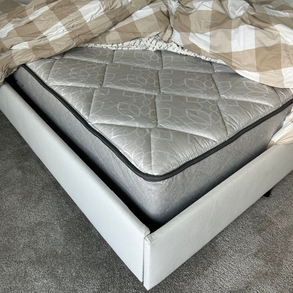 Full Size Bed, Mattress & Comforter Set