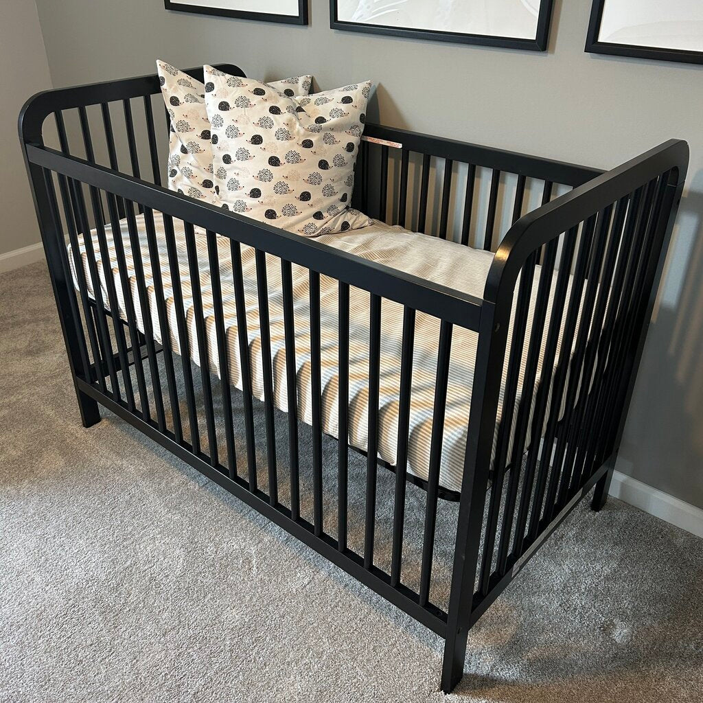 Crib with Mattress & 2 Pillows