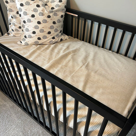 Crib with Mattress & 2 Pillows