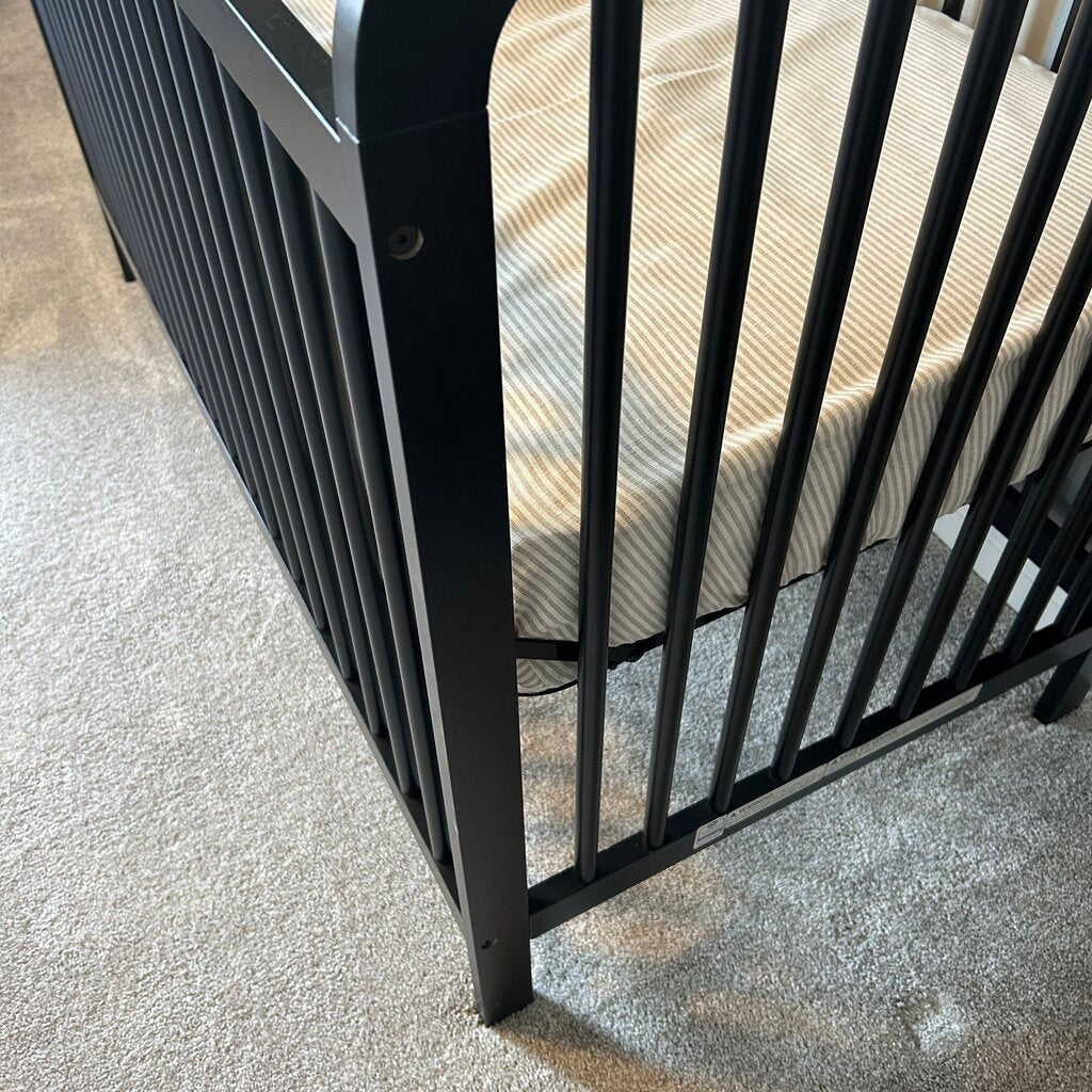 Crib with Mattress & 2 Pillows
