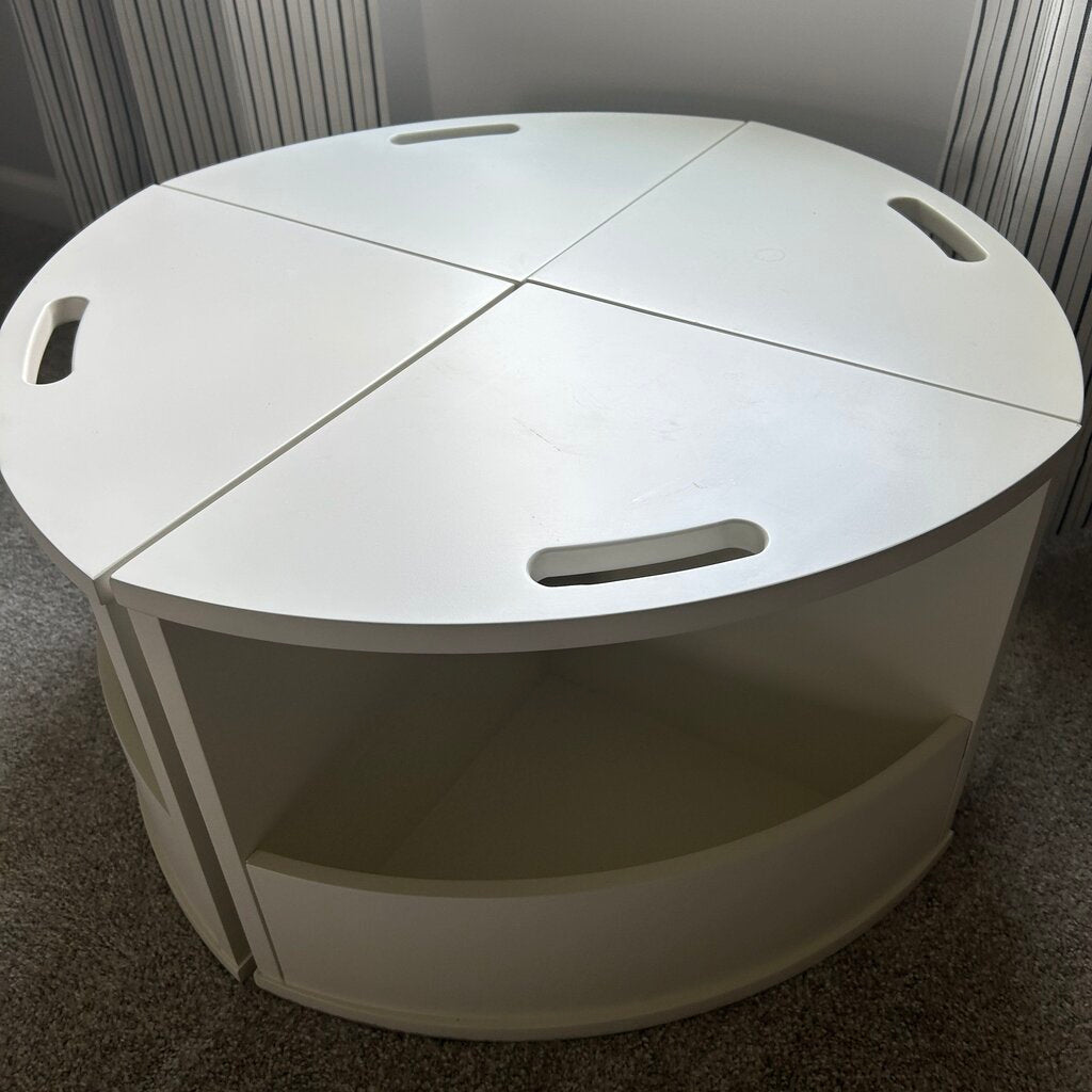 C&B Round Nesting Stools Table