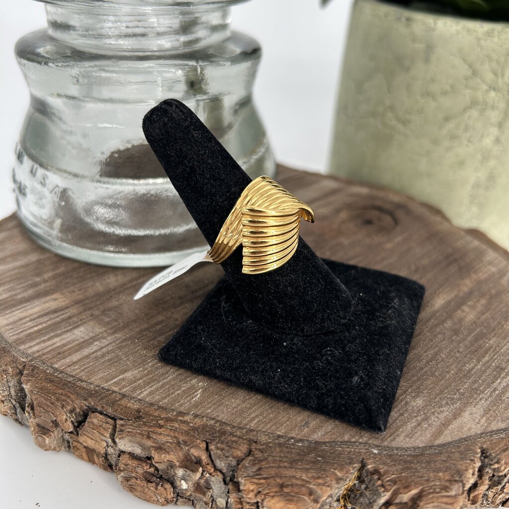 Aureum Crossover Ring