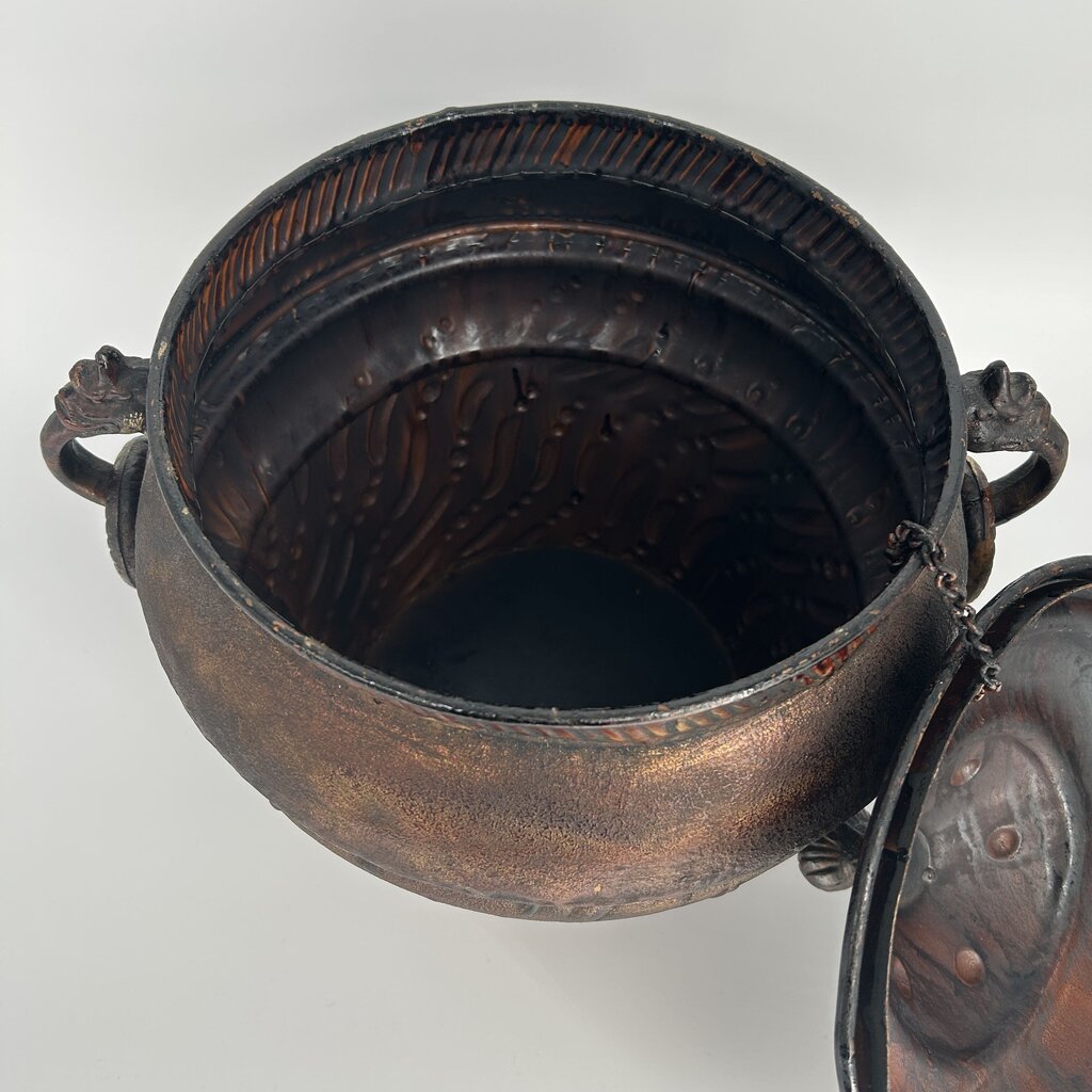 Metal Urn w/ Lid