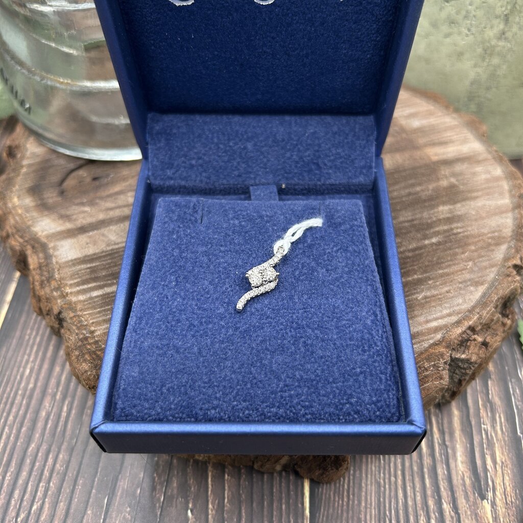 14k White Gold Diamond Pendant