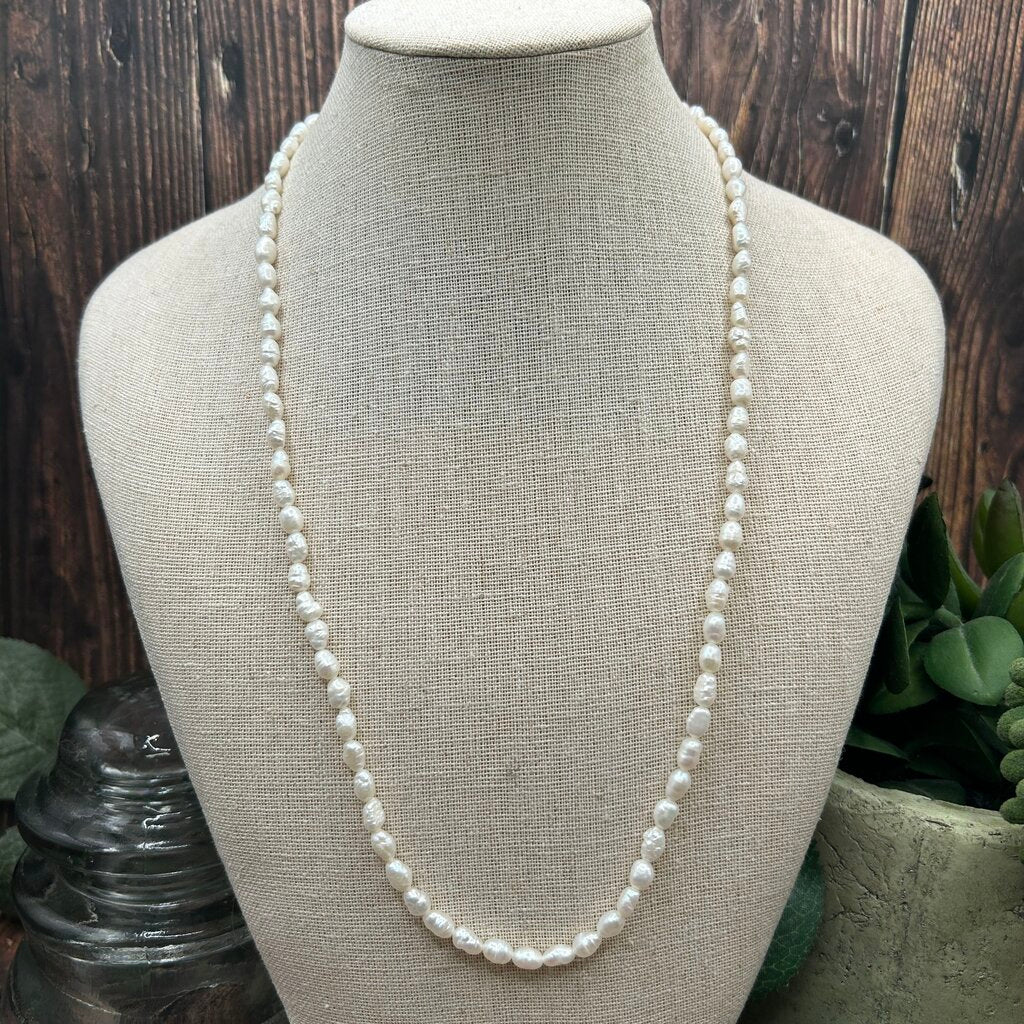 Rice Pearl Necklace