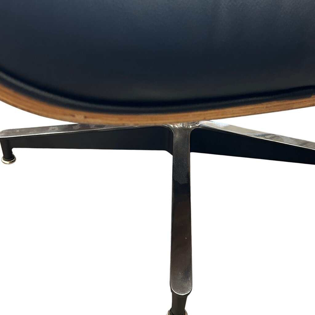 MCM Chair w/ Ottoman