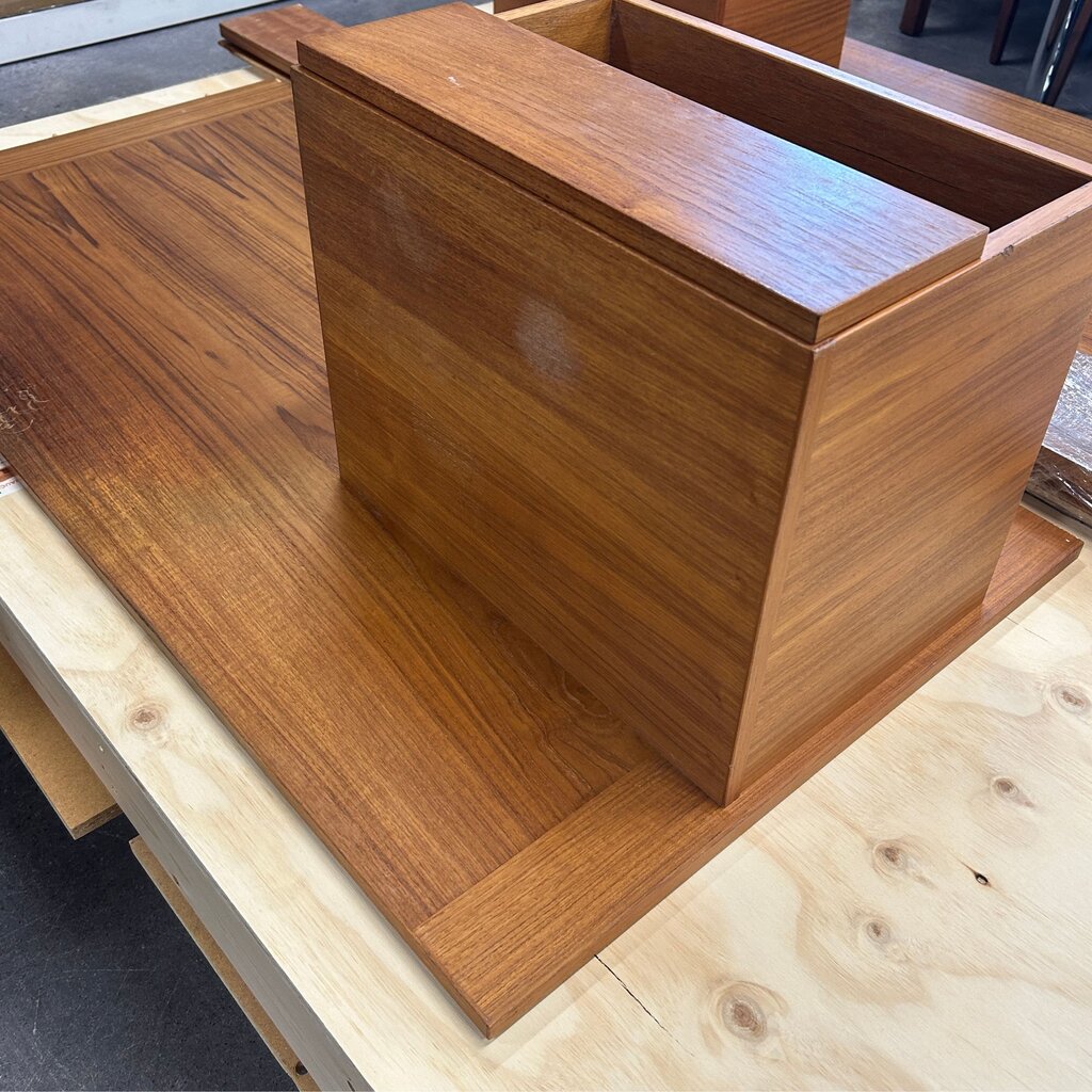 MCM Bed w/ Night Stands & Foot Board