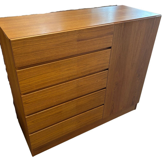 Danish MCM Dresser