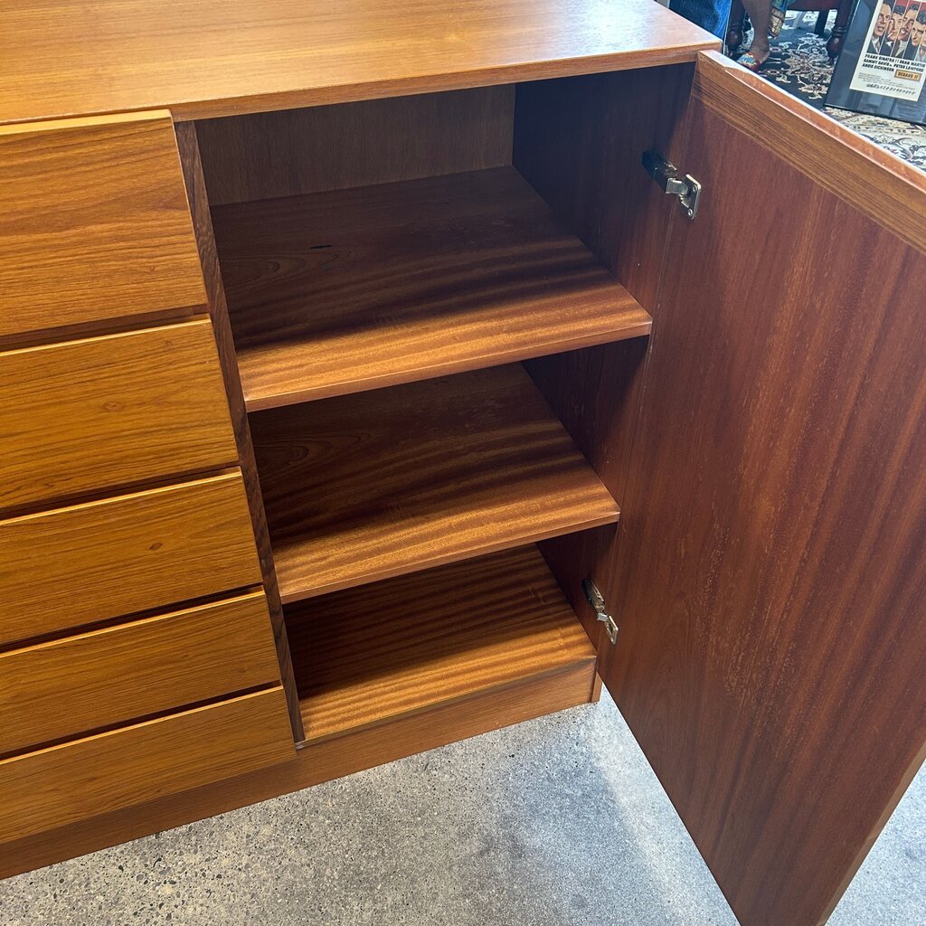 Danish MCM Dresser