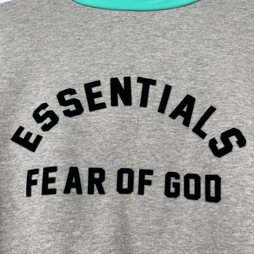 Essentials Sweatshrit