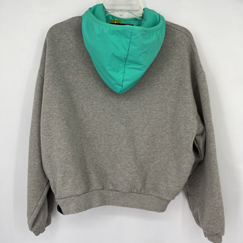 Essentials Sweatshrit