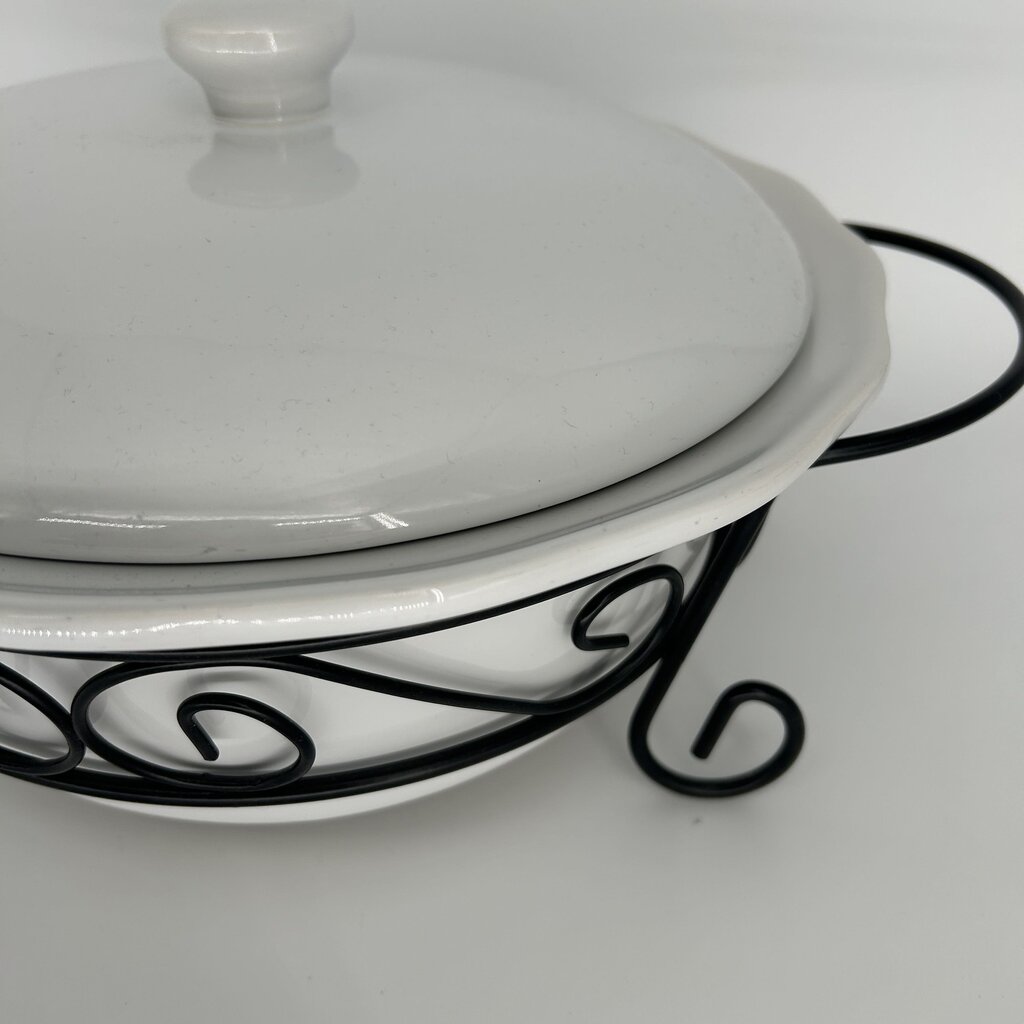 Casserole Dish w/ Lid & Stand