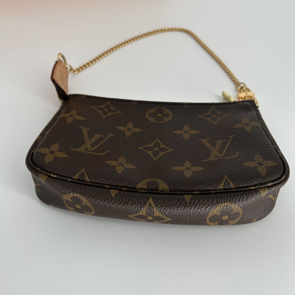 Louis Vuitton Wristlet