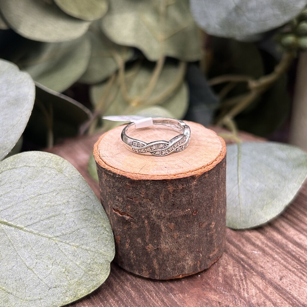 10k WG Diamond Twist Ring