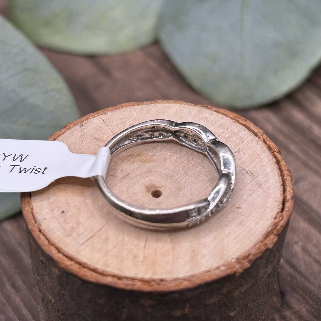 10k WG Diamond Twist Ring