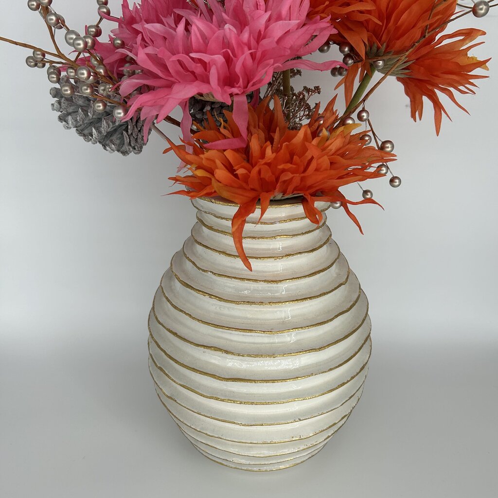 Ridged Vase w/Flowers