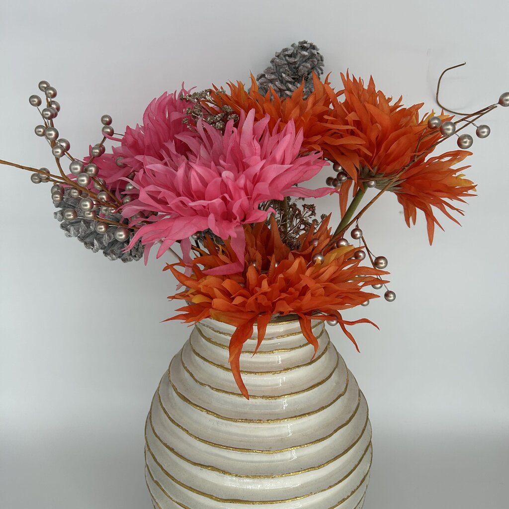 Ridged Vase w/Flowers