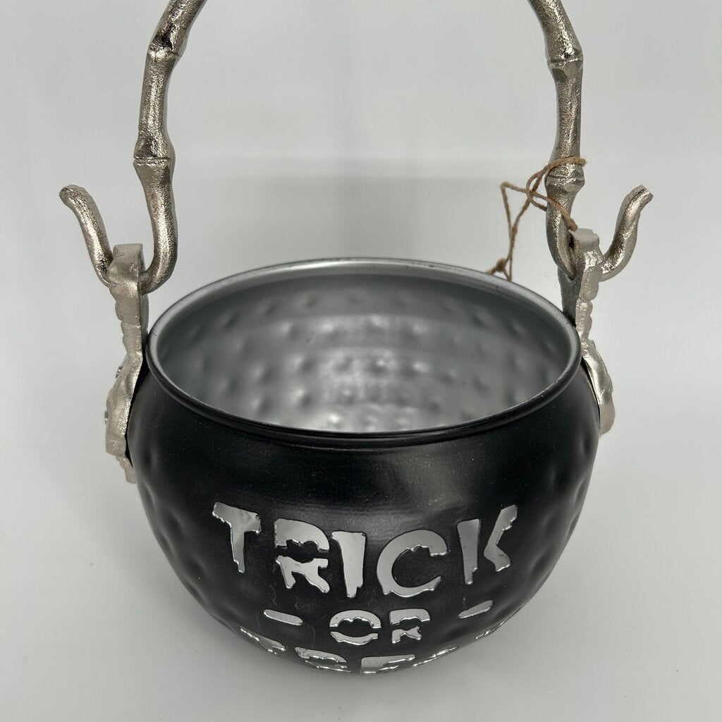 Metal Cauldron w/ Handle