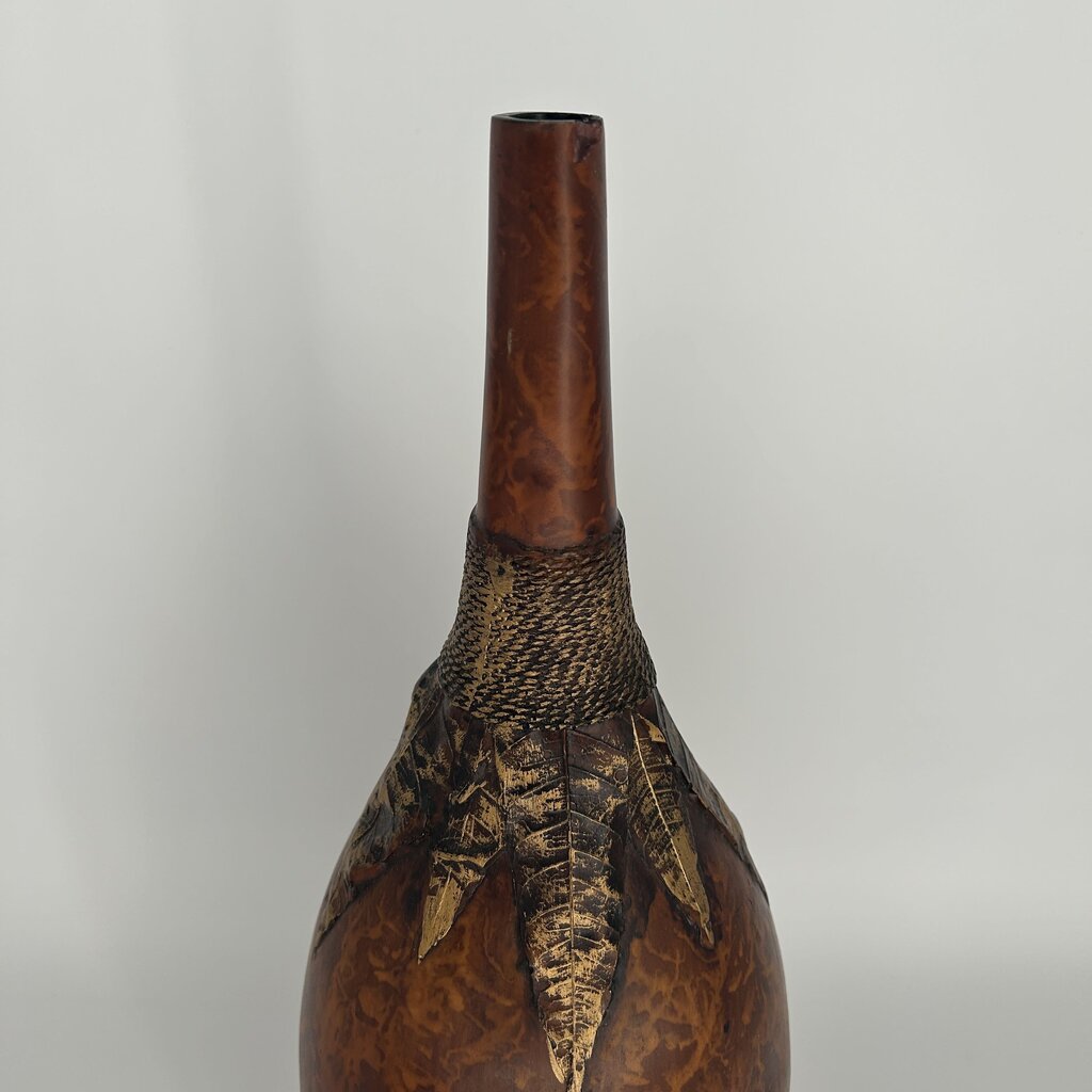 Tapered Vase w Twine & Leaves