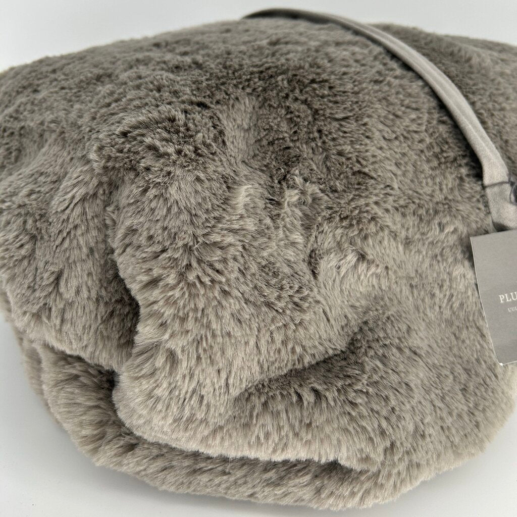 RH Ultimate Plush Throw