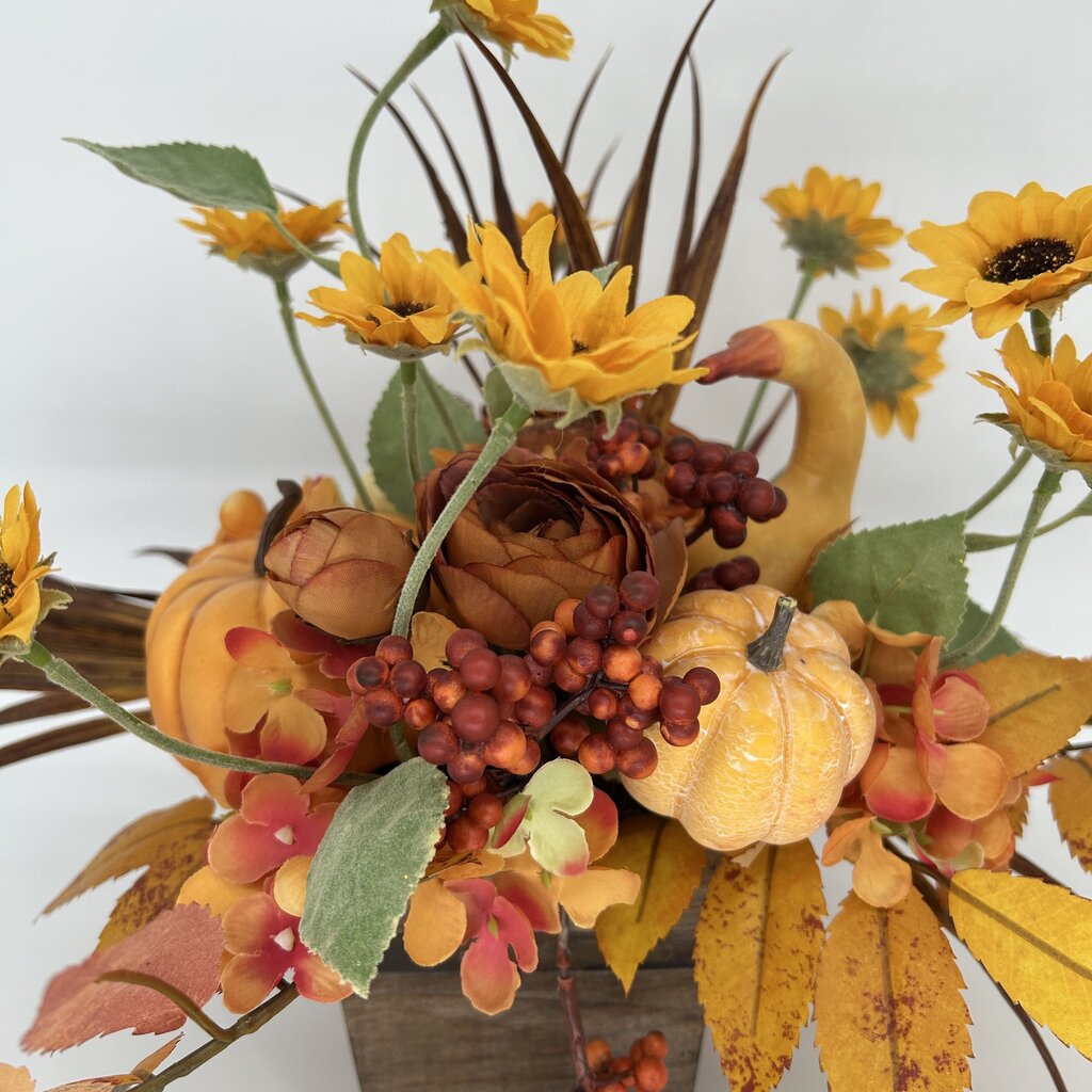 Fall Foliage w/Gourds