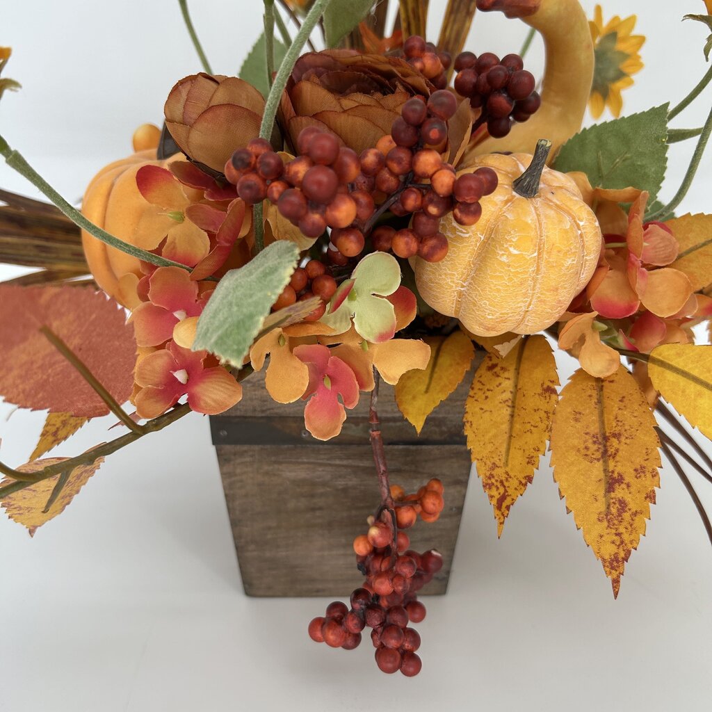 Fall Foliage w/Gourds