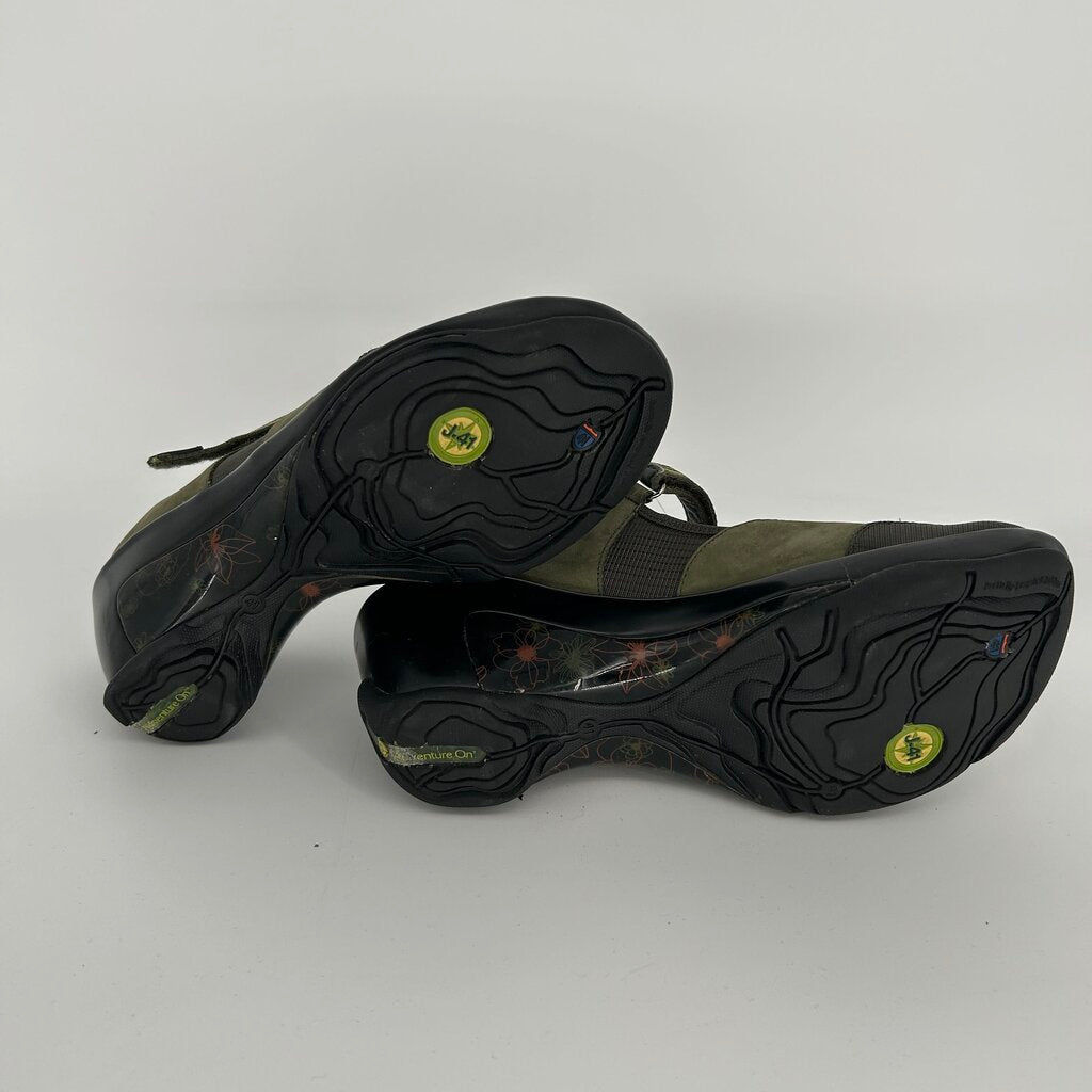 J-41 Mary-Jane Clog