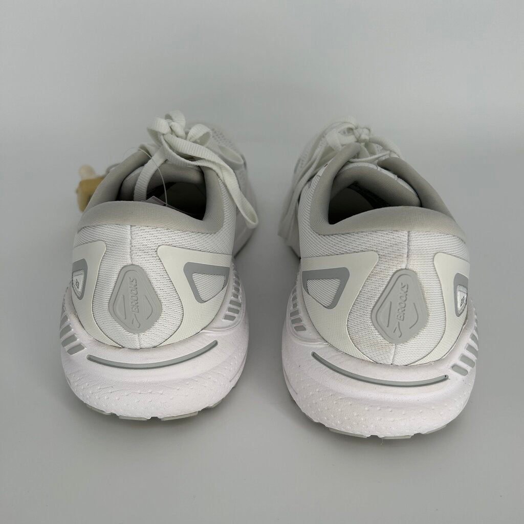 Brooks Sneakers