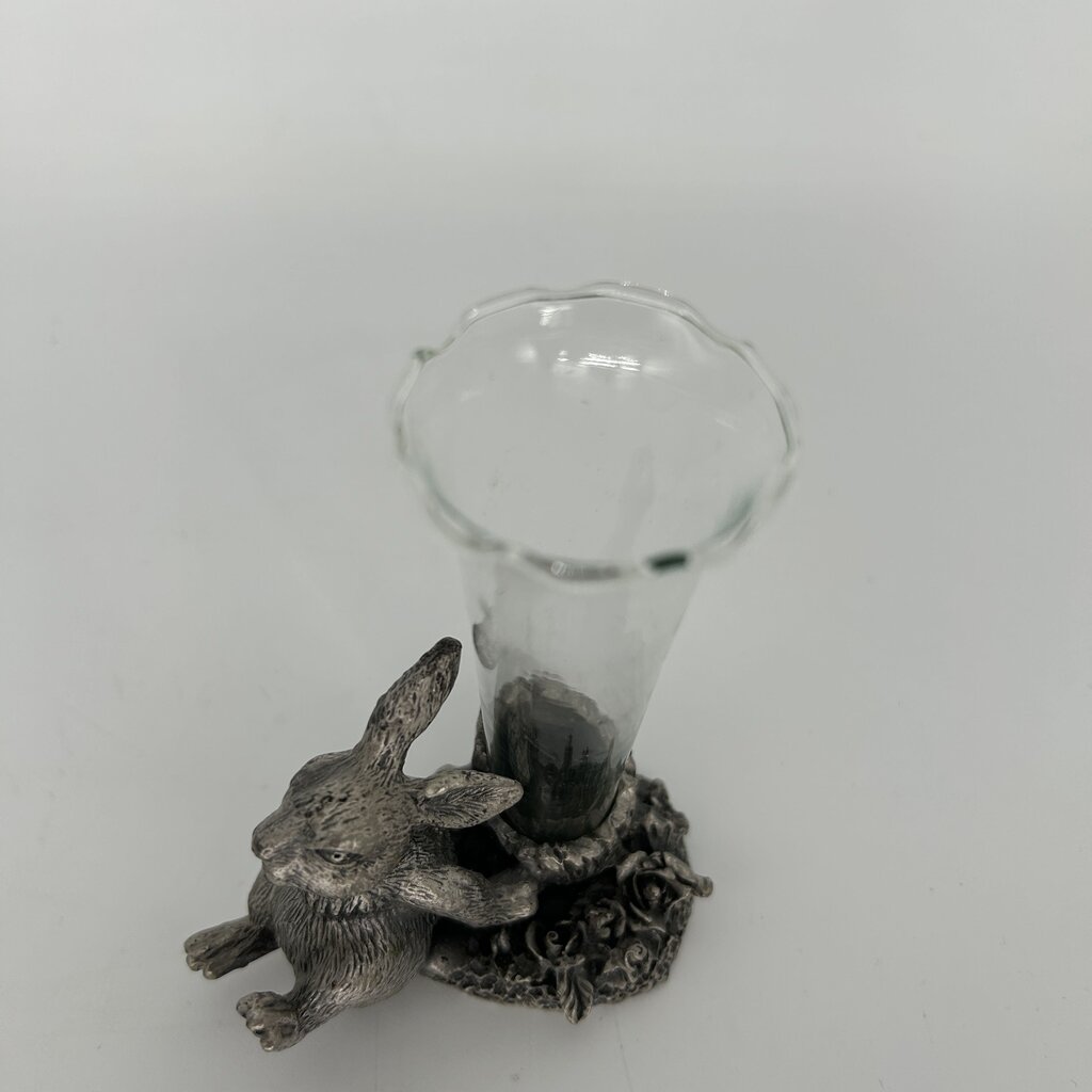 Pewter Rabbit w Vase