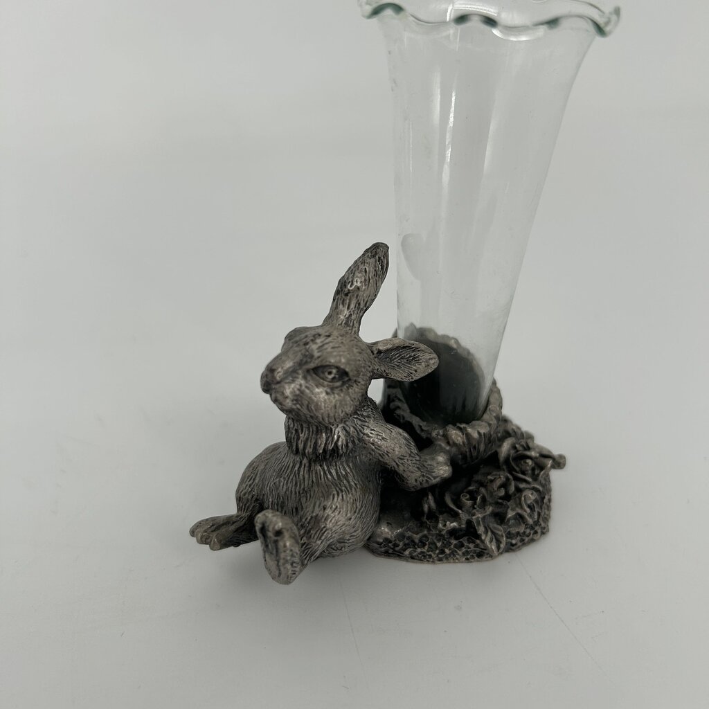 Pewter Rabbit w Vase