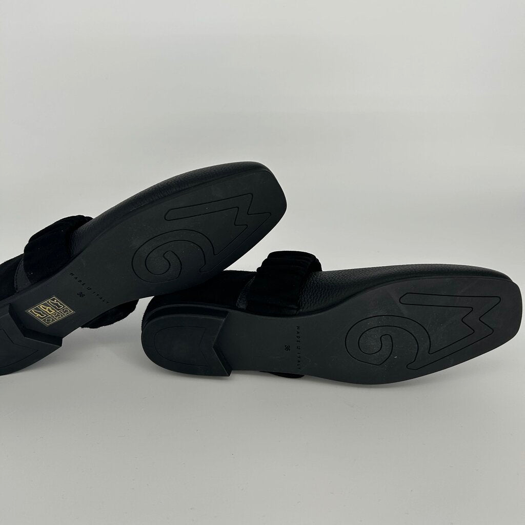 M. Gemi Mary-Jane Flat