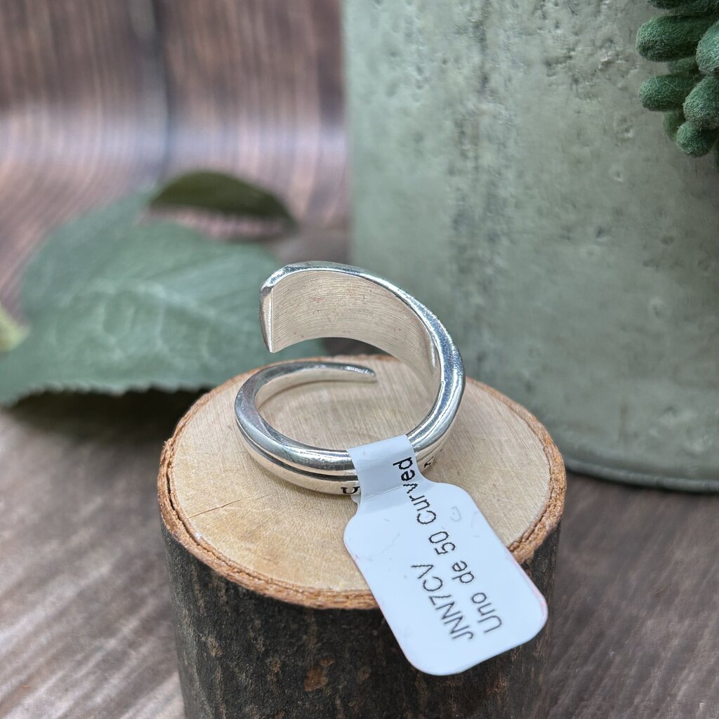 Uno de 50 Curved Ring