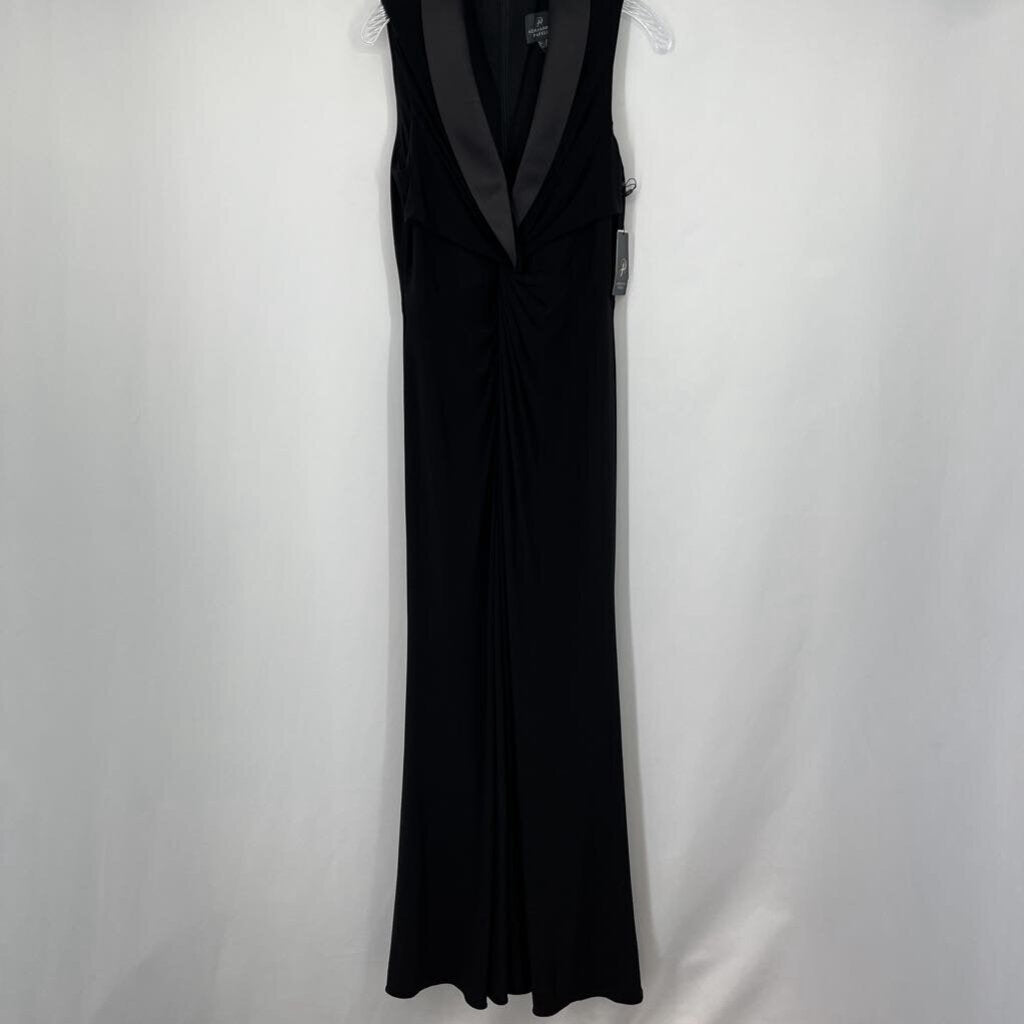 Adrianna Papell Slvls Gown